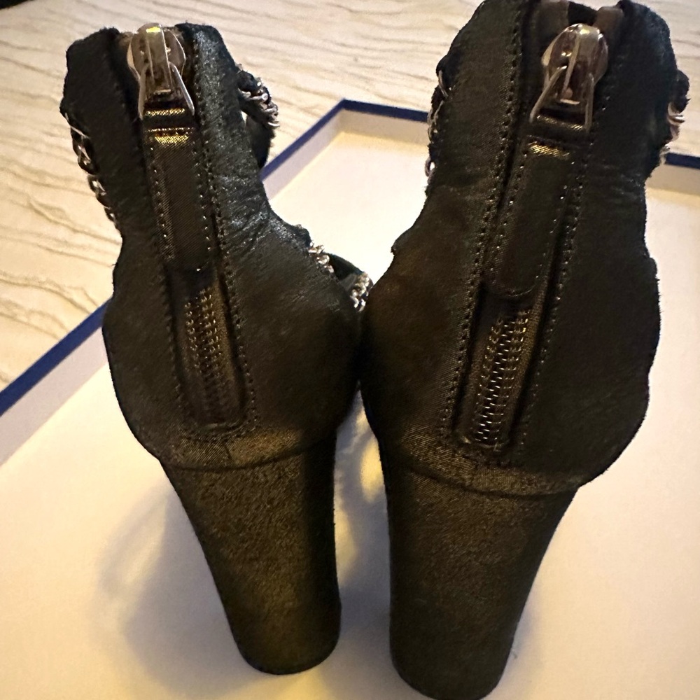 CHANEL lambskin golden chains stunners 39.5 Classic Elegant - Picture 2 of 5